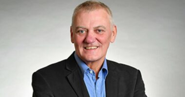 The tiny diet change that brought down my sky-high cholesterol WITHOUT statins or drugs. Mike was told he risked a heart attack or stroke. His GP was astonished by his results - now experts say it really does work