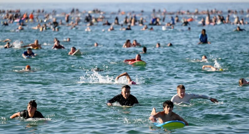 Thousands gather as Bondi Beach reopens, commemorating victims of Hanukkah attack