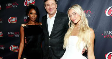 Celebrity Net Worth logo