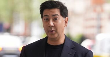 Trump bans two Britons and former EU commissioner from the States