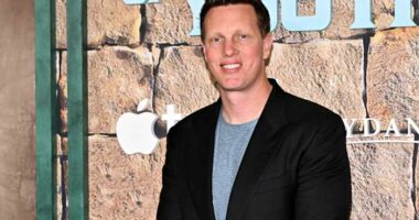 Warner Bros asks investors to reject takeover bid from Paramount Skydance