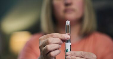 Weight loss jabs trend could have 'serious health risks', expert warns