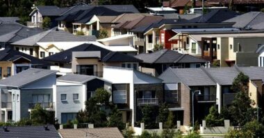 'Cold shower' for mortgage holders: Experts' gloomy rates' forecast