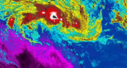 'High' chance of cyclone as rain sweeps Queensland coast