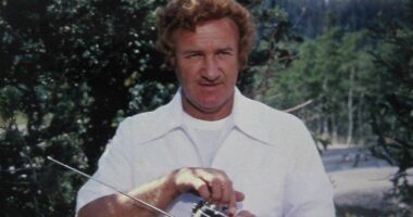 10 Actors Who Refused To Wear Certain Costumes On Screen