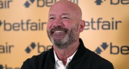 Alan Shearer explains why it would be 'STRANGE' to pick Ole Gunnar Solskjaer over Michael Carrick or Darren Fletcher for Manchester United, where he says there is 'so much wrong'