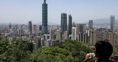 Asia markets trade mixed after Wall Street rallies