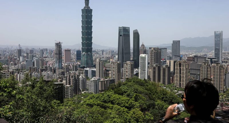 Asia markets trade mixed after Wall Street rallies