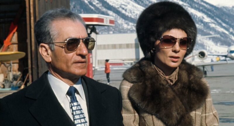 Celebrity Net Worth logo