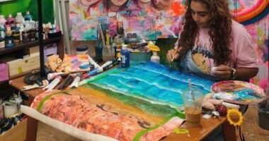 Bobbi Lockyer painting Australia Post story