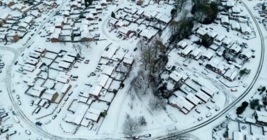 Britain may be hit with foot of snow as Met issues amber warning