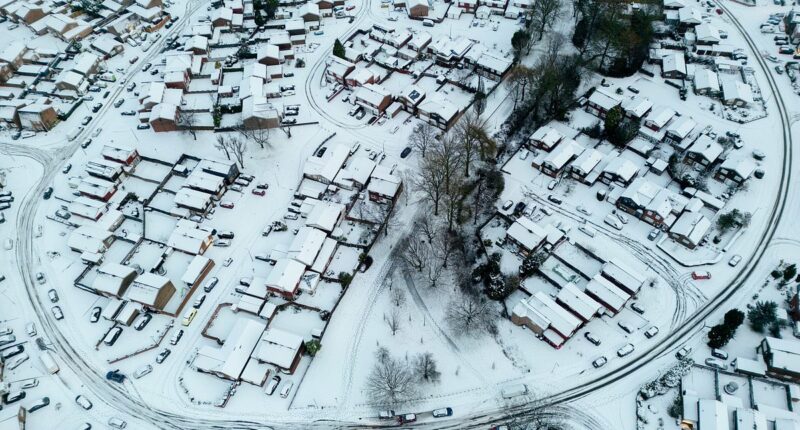 Britain may be hit with foot of snow as Met issues amber warning