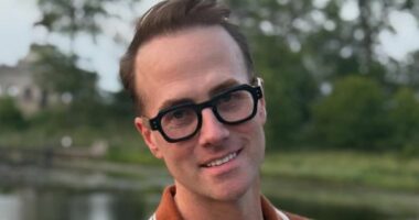 Broadway vet Bret Hanna-Shuford dies at 46 after rare cancer diagnosis