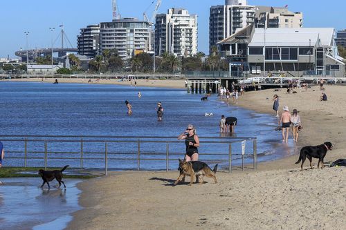 People enjoying a warm sunny morning at the Albert Park beach on an extreme hot day in Melbourne. 7 January 2026. Photo: Eddie Jim.