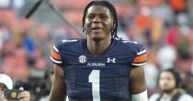 College quarterback transfers to his SEVENTH school