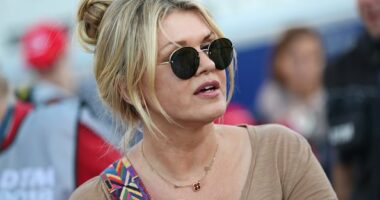 Celebrity Net Worth logo