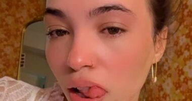 David Bowie's daughter says none of her friends texted her