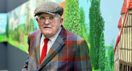 David Hockney says moving the Bayeux Tapestry to Britain is 'madness'