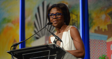 Celebrity Net Worth logo