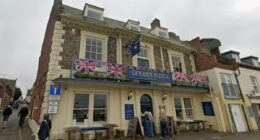 Families' £90 Christmas Dinner 'ruined' as staff storm out of pub