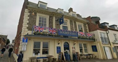 Families' £90 Christmas Dinner 'ruined' as staff storm out of pub