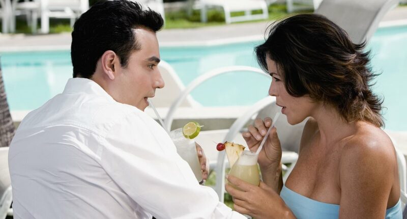 Fashion experts explain the WORST trend items to wear on a first date