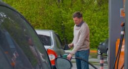 Florida gas prices drop slightly after sharp increase