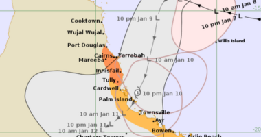 Forecasters say 50-60 per cent chance cyclone will cross Queensland coast