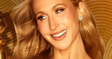 Golden Globe host Nikki Glaser promises to mock stars during show