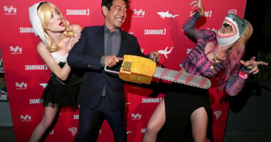 Celebrity Net Worth logo