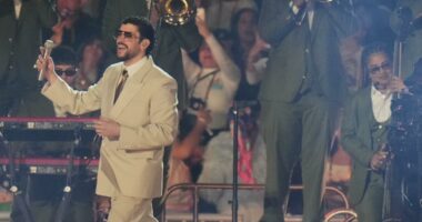 How much do performers get paid for the Super Bowl halftime show?