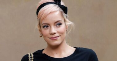 Celebrity Net Worth logo