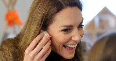 Kate thrills youngsters as she appears at trauma therapy centre