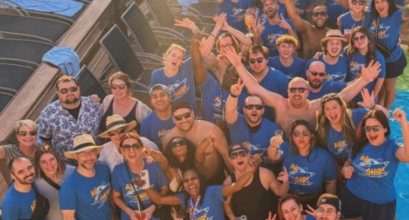 Kind restaurant owner takes entire staff on paid Bahamas vacation