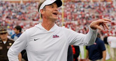 Celebrity Net Worth logo