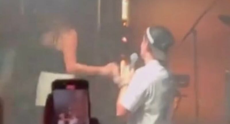 Man left red-faced at concert after girlfriend turns down proposal