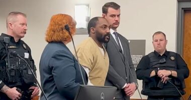 Man used his own teeth, torn out with pliers, to saw through duct tape and escape from kidnapper