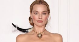 Margot Robbie in Elizabeth Taylor's necklace at WH premiere
