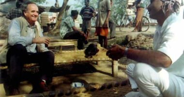 Mark Tully, BBC correspondent known as the 'voice of India,' dies at 90