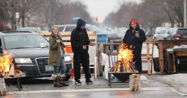 Minneapolis ICE shooting agitators set up camp, barricade roads as schools, businesses close in city on edge