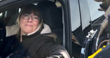 Minneapolis women in SUVs follow ICE agents days after fatal shooting