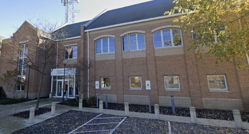 Mom of 3 arrested for menacing brought kids to police station, dad was drunk when he came to pick them up: Cops