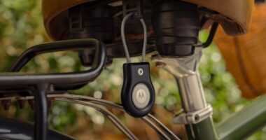 Moto’s new tracking tag comes with a healthy battery boost