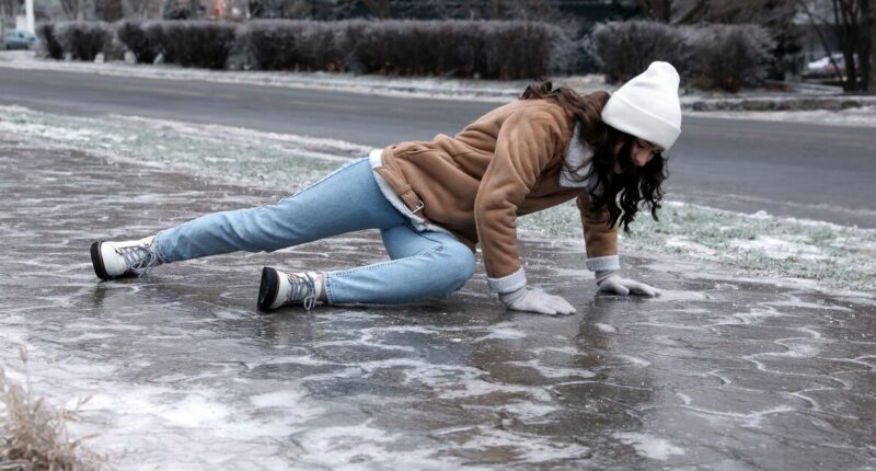 NHS issues important advice on what to do if you fall on ice