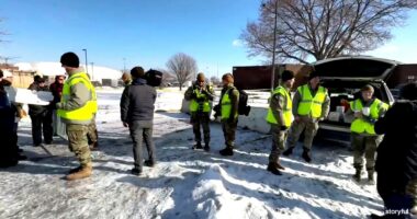 National Guard in Minnesota hands out coffee, donuts to anti-ICE protesters