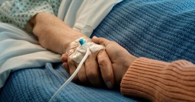 Neurosurgeon reveals what happens after your heart stops beating