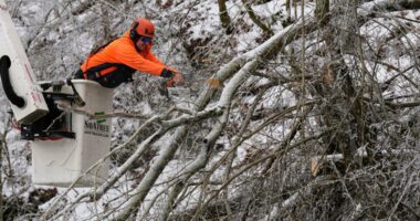 Powerful storm threatens East Coast including parts unaccustomed to heavy snow