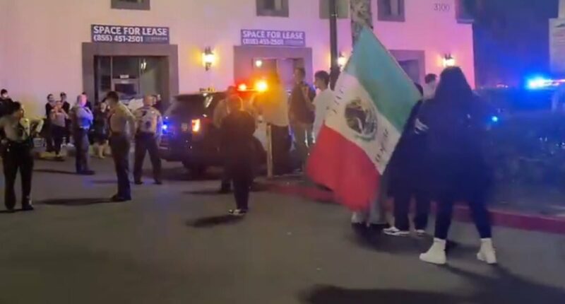 Protesters surrounded restaurant after mistaking TSA agents for ICE