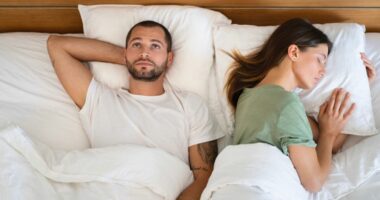 Psychiatrist shares 3 'warning signs' you should be checking in on loved ones this Monday