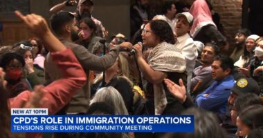Public hearing held in Pilsen on interactions between Chicago police officers, federal immigration agents